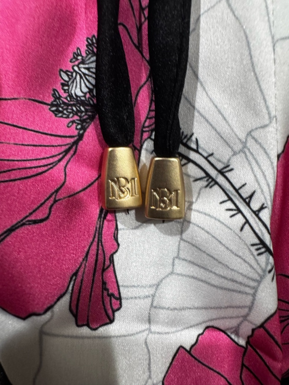 Badgley Mischka Pajama short set White / Pink Floral Print NWT . - Picture 8 of 16